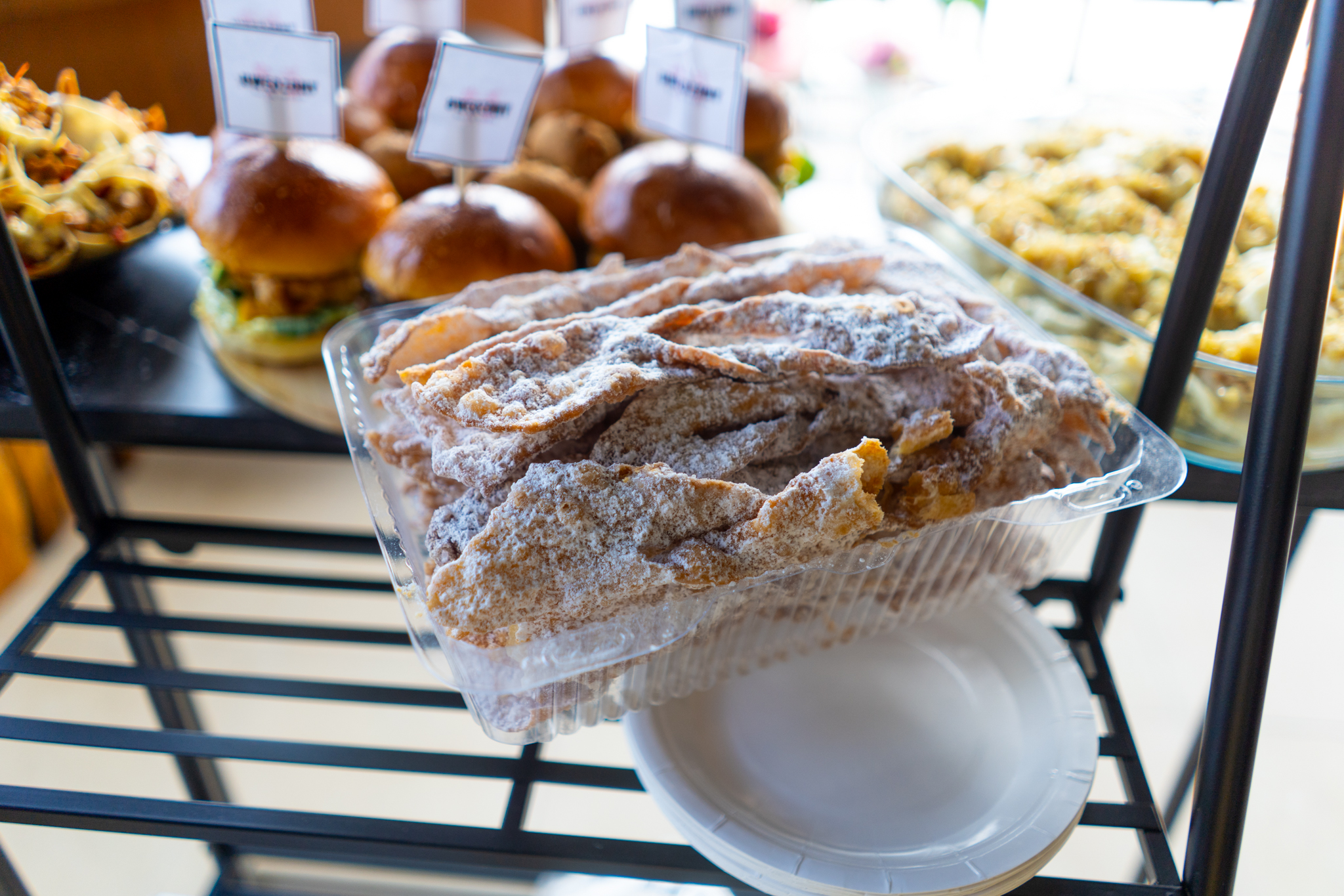 Katering z deserami i mini burgerami